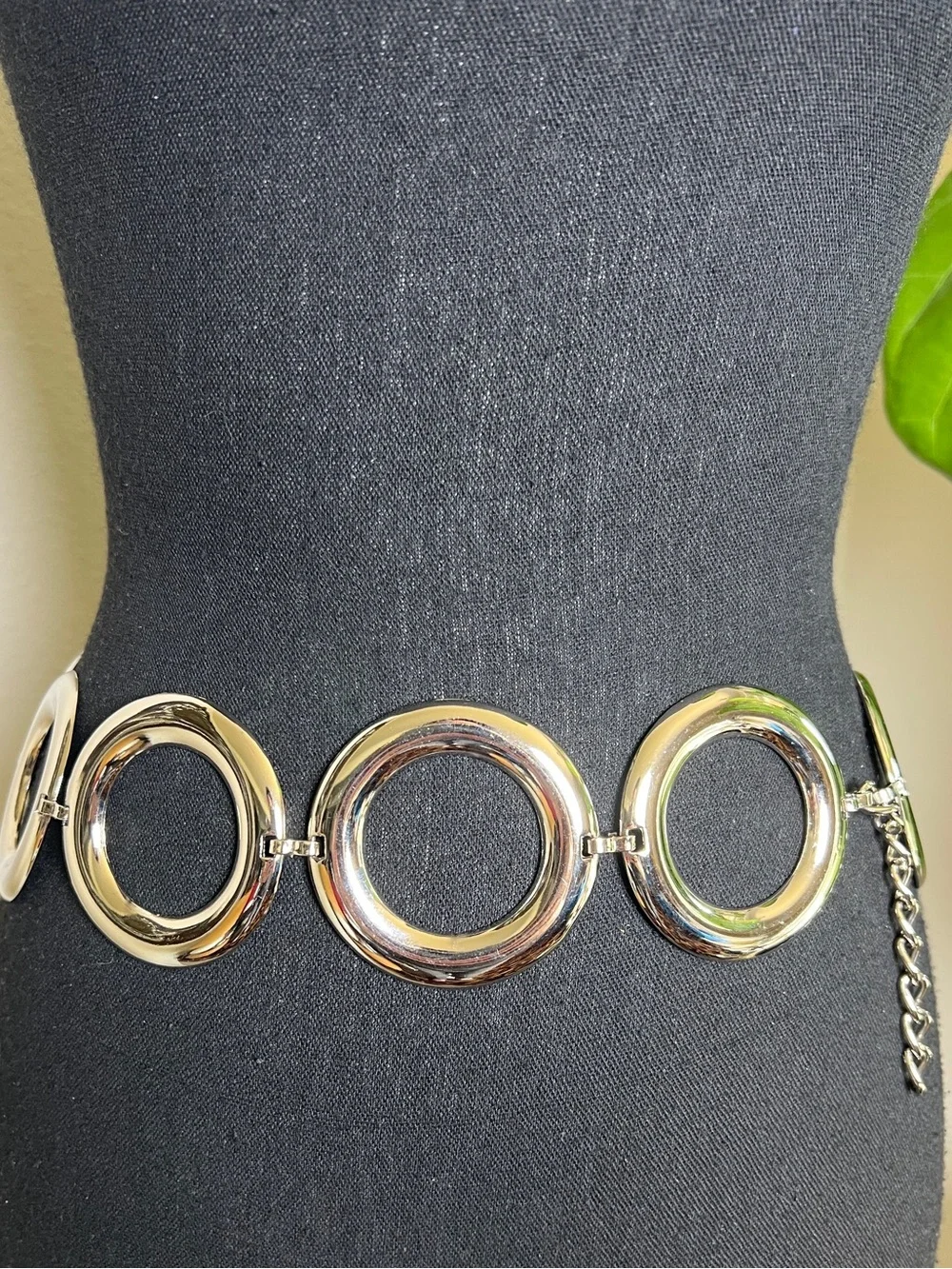 ESCADA Women’s Large Circle Shiny Silver Tone Metal Chain Link Belt
